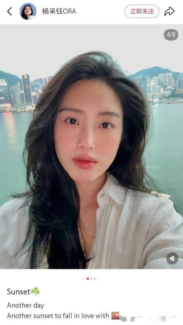 天载配资  杨采钰晒产后美照，被扒出在高端的月子中心，有些憔悴与疲惫
