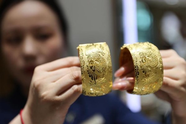 锦达网 金价暴跌后探访金店：当天顾客寥寥 推出预定保价服务锁定价格